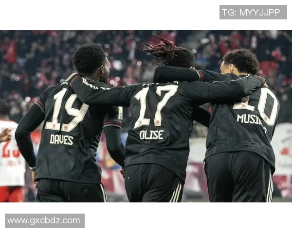 德甲激战拜仁与尤文图斯握手言和乌龙球引发争议判罚引爆全场气氛